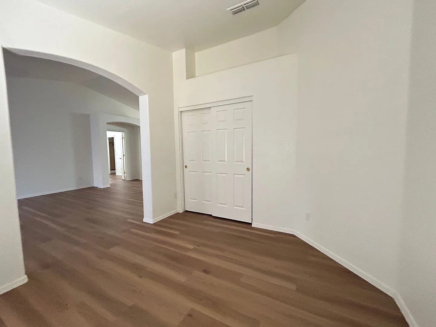 3 Bedroom + Den, 2 Bath home with New Flooring and Paint! — Photo 3