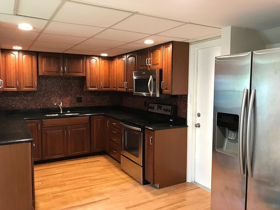 Kitchen, Granite Countertops, Stainless Steel Appliances