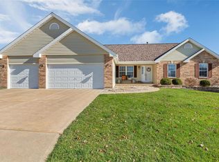 554 Greenbriar Downs Dr, Saint Peters, MO 63376