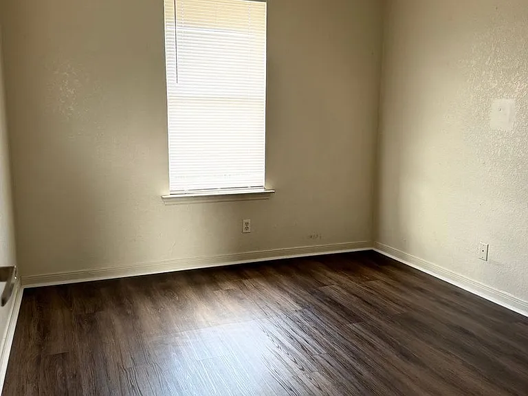 1107 Circle M Dr — Photo 7