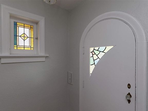 3rd image of 4006 Fairview Ave