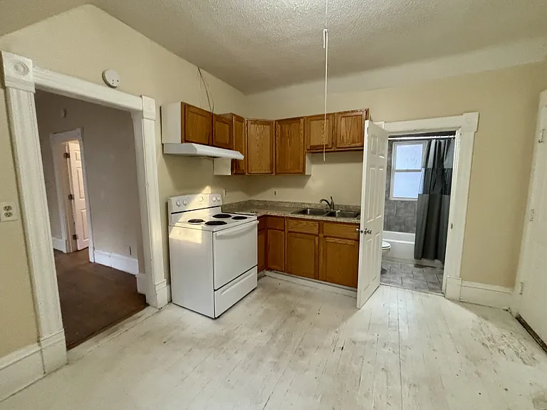 320 Augusta Ave SE #2 — Photo 2