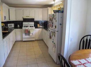 10 Foxhill Ave, Bristol, RI 02809