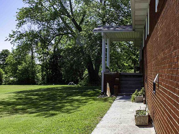 4th image of 904 Isabell Dr #S/d