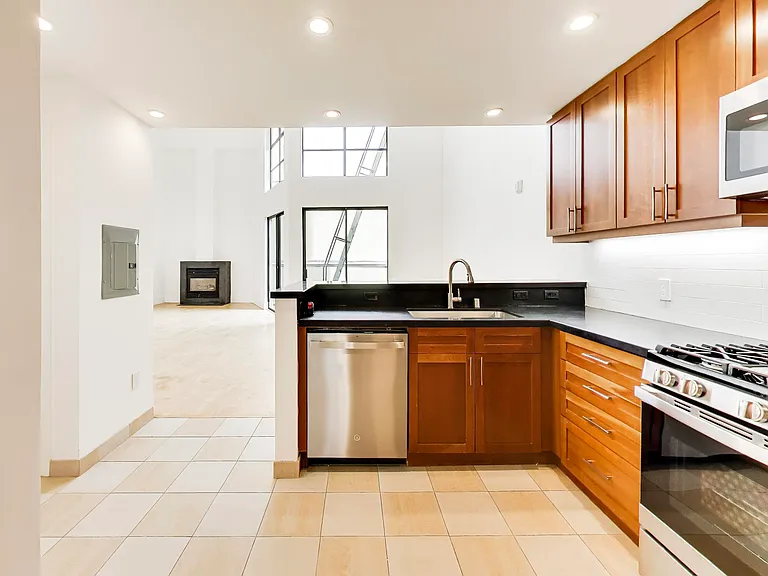 637 Natoma St #3 — Photo 8
