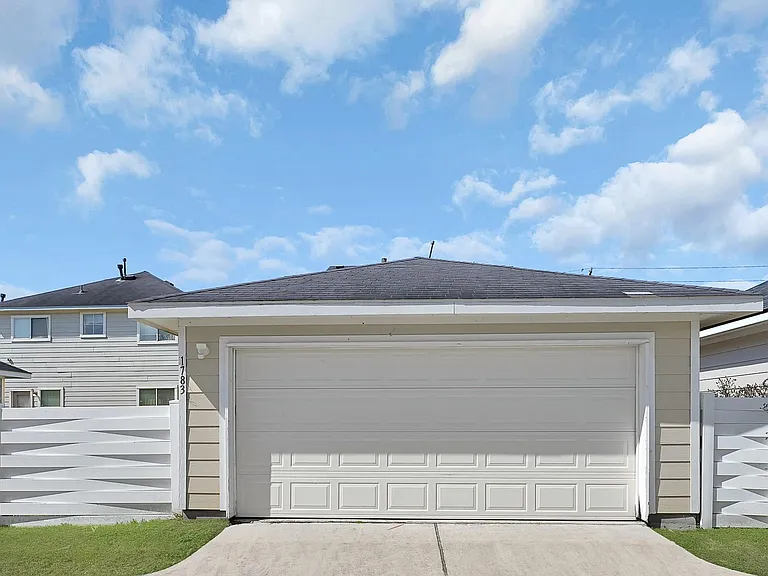 1783 Nichole Woods Dr — Photo 24