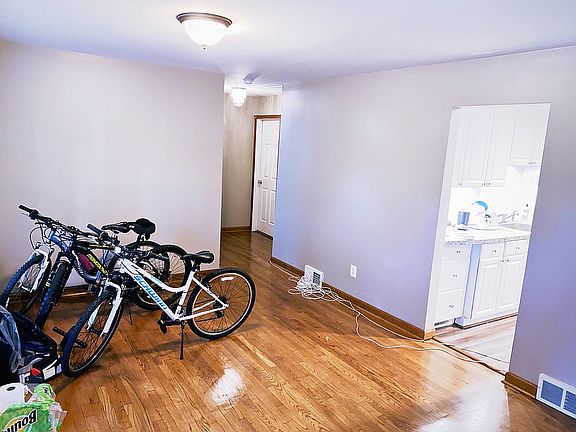 3rd image of 572 Deering St