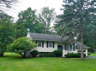 11 University Dr, Clinton, NY 13323