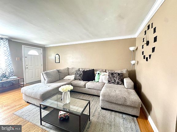 4th image of 827 Hampshire Rd