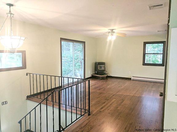 5th image of 13 Juniper St