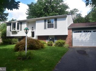 126 Magnolia Rd, Sterling, VA 20164