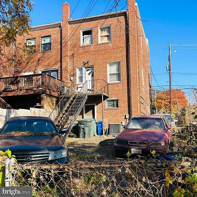 2nd image of 20 Burns St NE