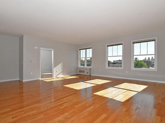 2nd image of 76 Saint Pauls Ave