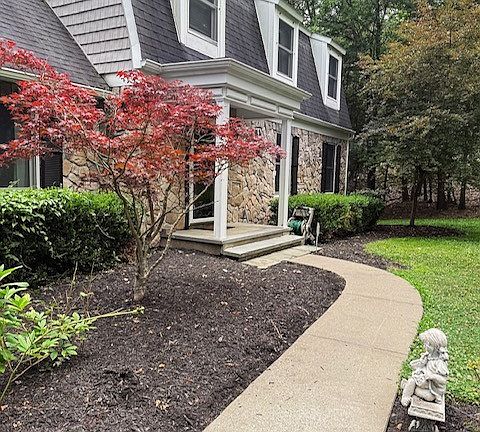 3rd image of 924 Deerfield Rd