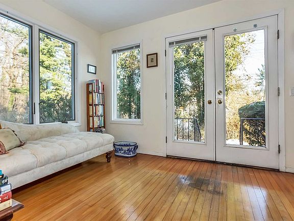 2nd image of 132 Kissam Ln