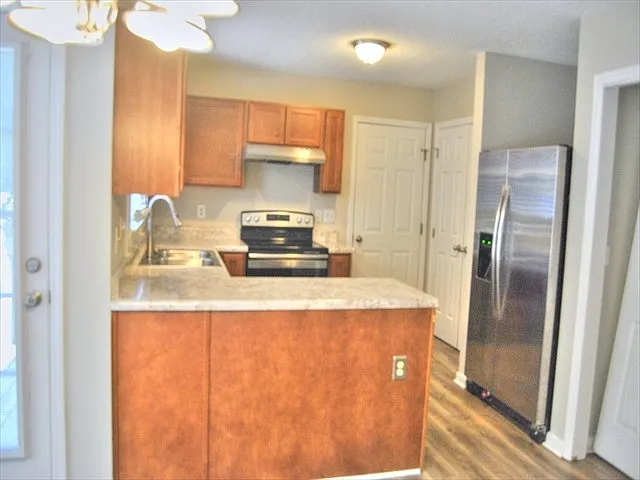 425 Johnson St — Photo 9