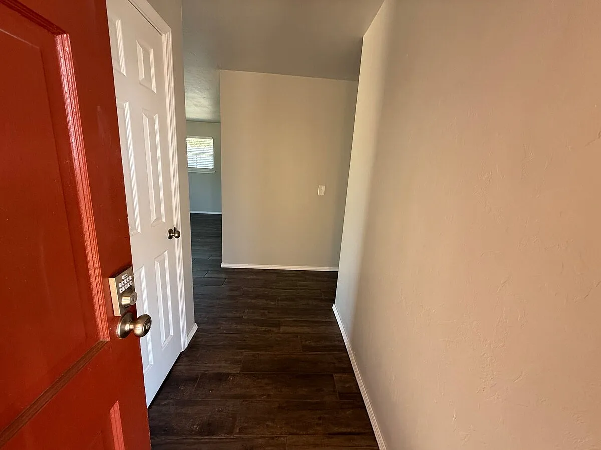 3 bed, 2.0 bath, 1145 sqft, $1,600 — Photo 3