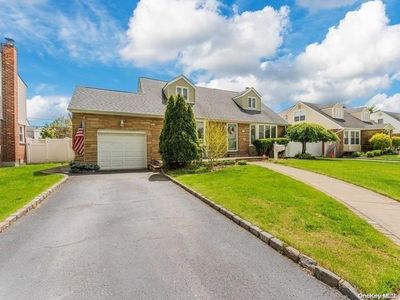 16 Garson Road, Carle Place, NY, 11514