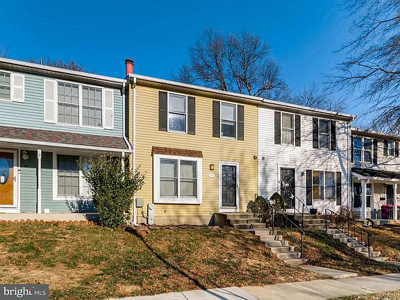 2nd image of 17 Woodbench Ct