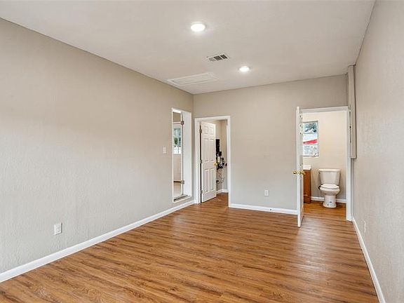 5th image of 511 S Highland Ave