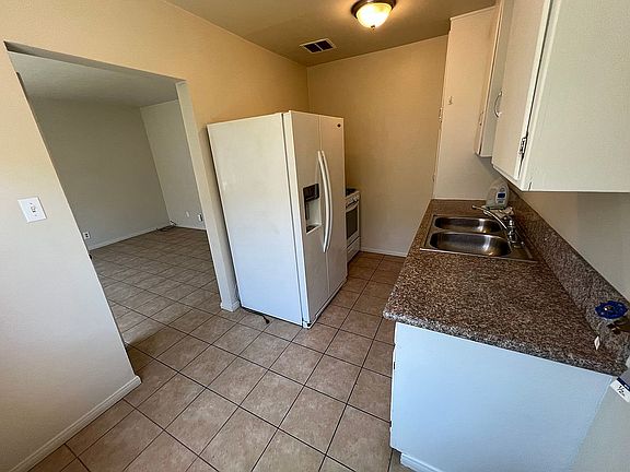 3rd image of 835 Sartori Ave APT C