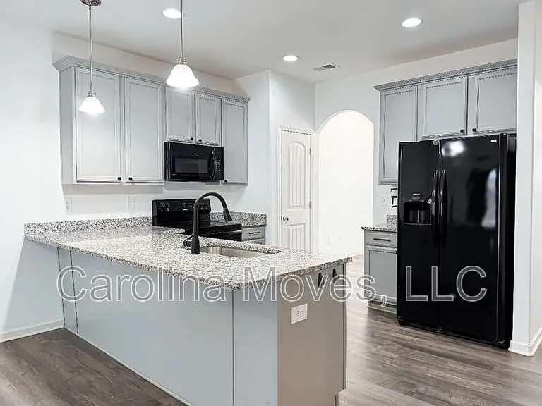 39 Mossycup Rd — Photo 3