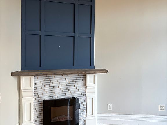 4th image of 1043 W Grand Ave #2