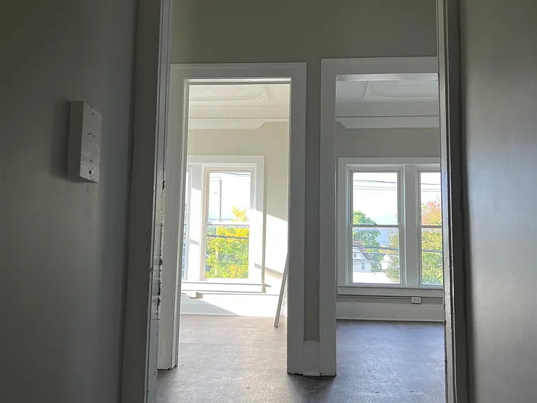 329 Ellicott St #UPPER — Photo 9