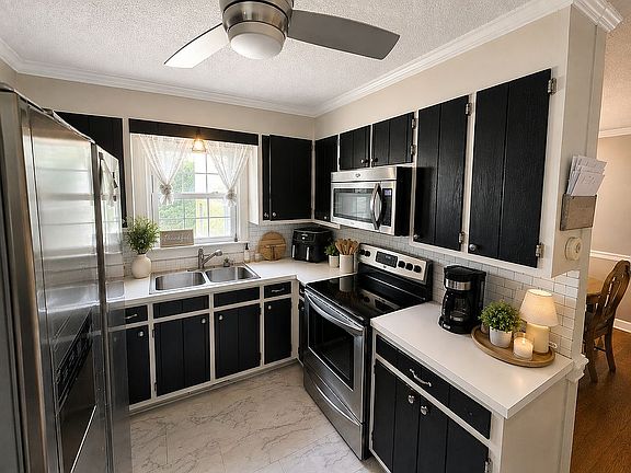 4th image of 4225 Maple Dr