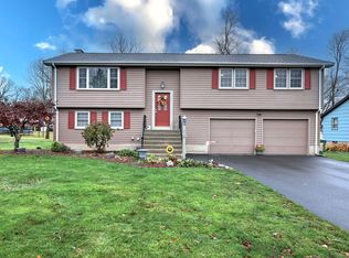 21 Oxford Ln, Cromwell, CT 06416