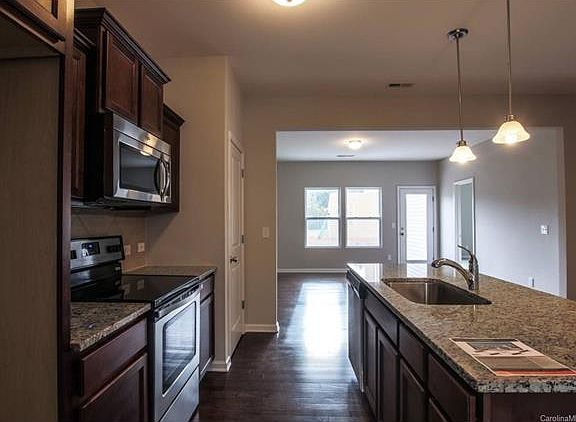 5th image of 3913 Bighorn Way #40
