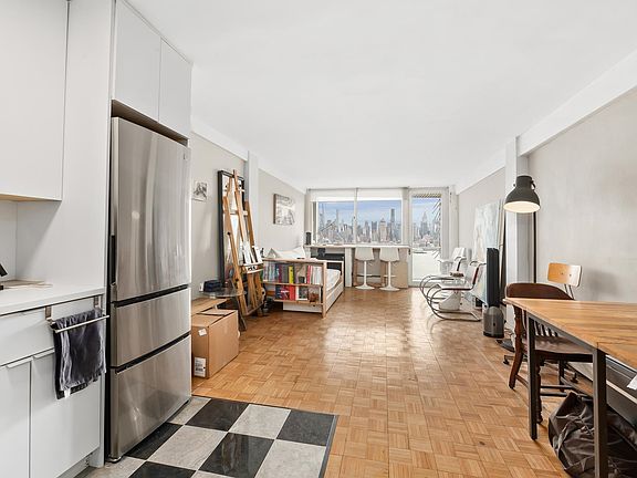 2nd image of 899 Boulevard Est #6-O