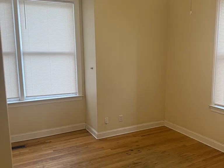 912 Oak St #1 — Photo 3