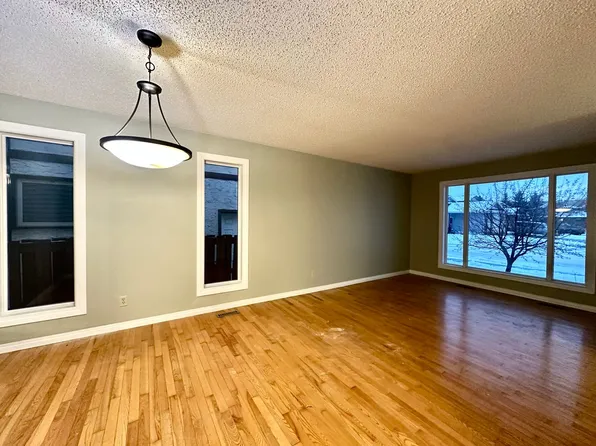 10423 40th Ave NW, Edmonton, AB T6J 6L1