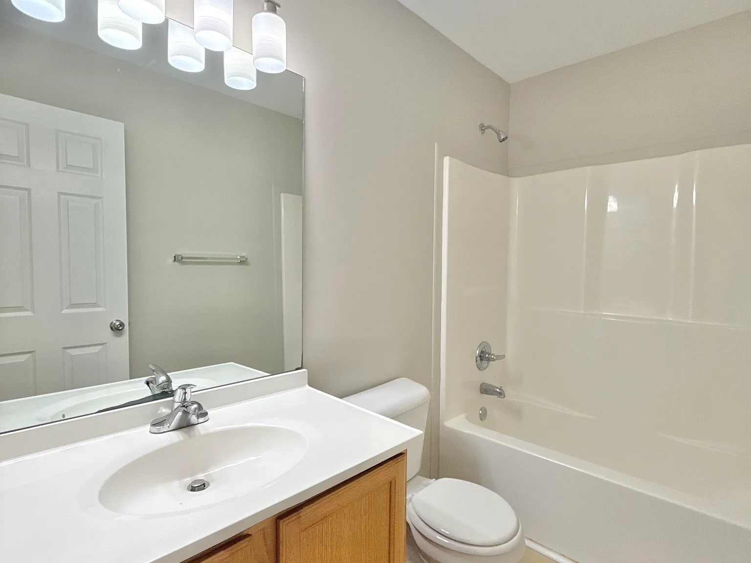2 bed, 1056 sqft, $1,195 — Photo 2