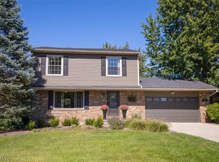 905 Hampton Dr, Macedonia, OH 44056