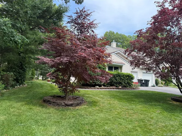 64 Cobbleridge Lane, Manorville, NY 11949
