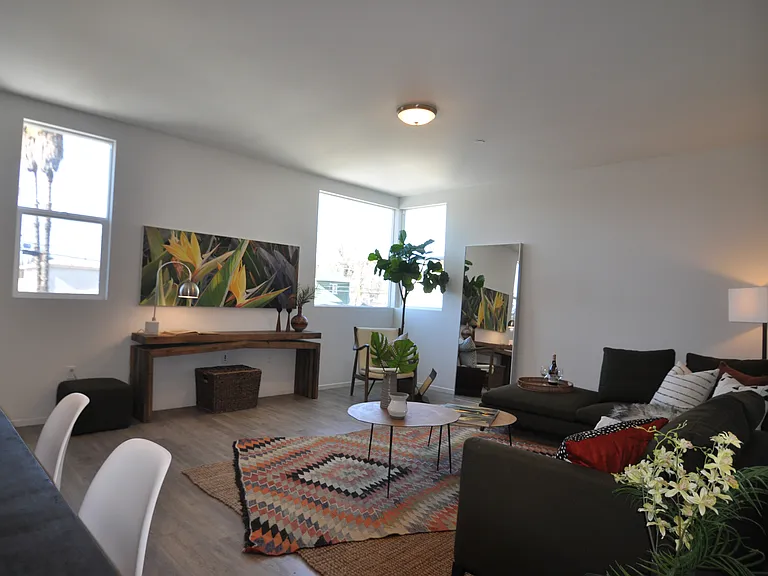 5720 Klump Ave #3 — Photo 2