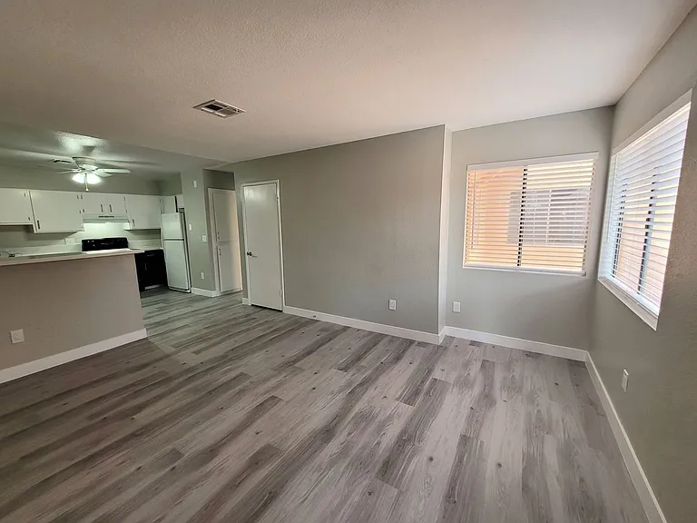 Cora Apartments — Photo 7