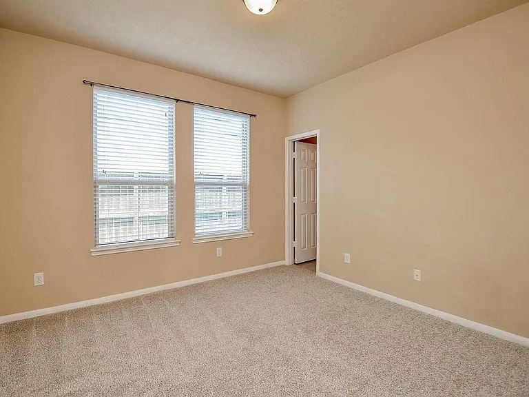 3307 Home Point Dr — Photo 6