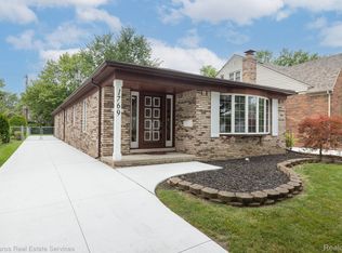 1769 Hampton Rd, Grosse Pointe Woods, MI 48236