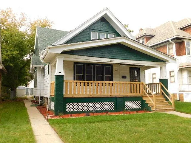 2957 N 47th St photo 1
