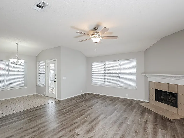833 Lariat Dr — Photo 4