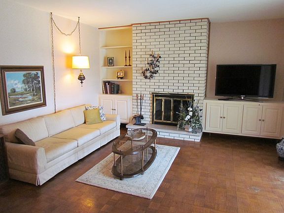 3rd image of 1700 Berwick Ln
