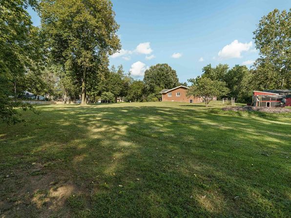 20050 Brookwood Dr, South Bend, IN 46637