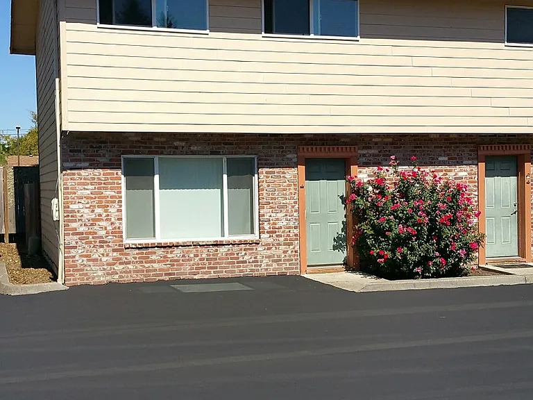 Elizabeth Apartments — Photo 3