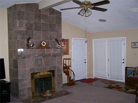 4th image of 1605 Cindy Ct
