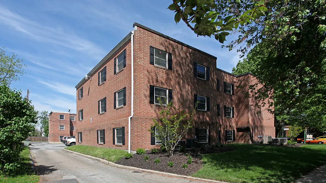 Winston Hall Apartments — Photo 1
