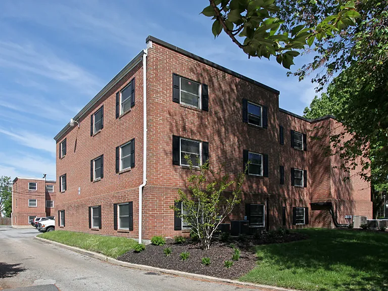 Winston Hall Apts