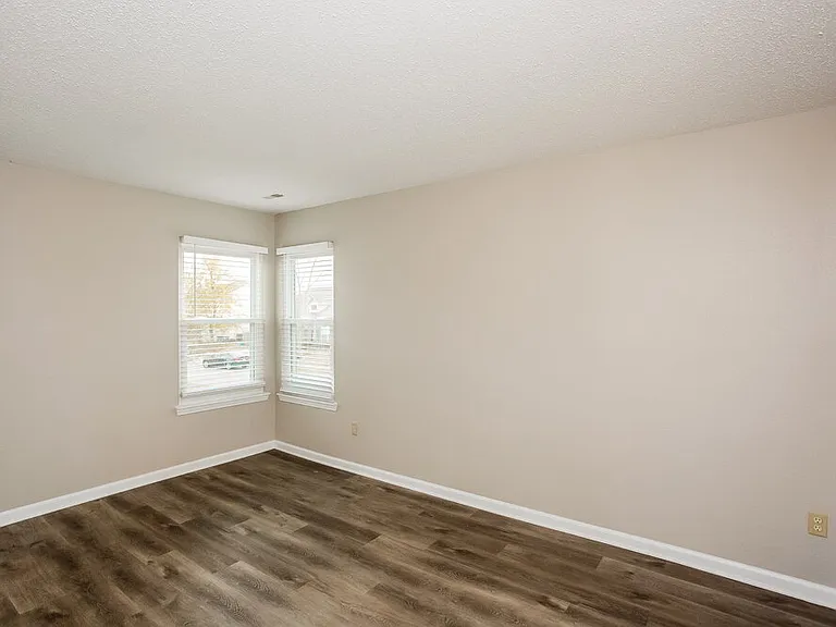 279 Brookview Dr — Photo 14
